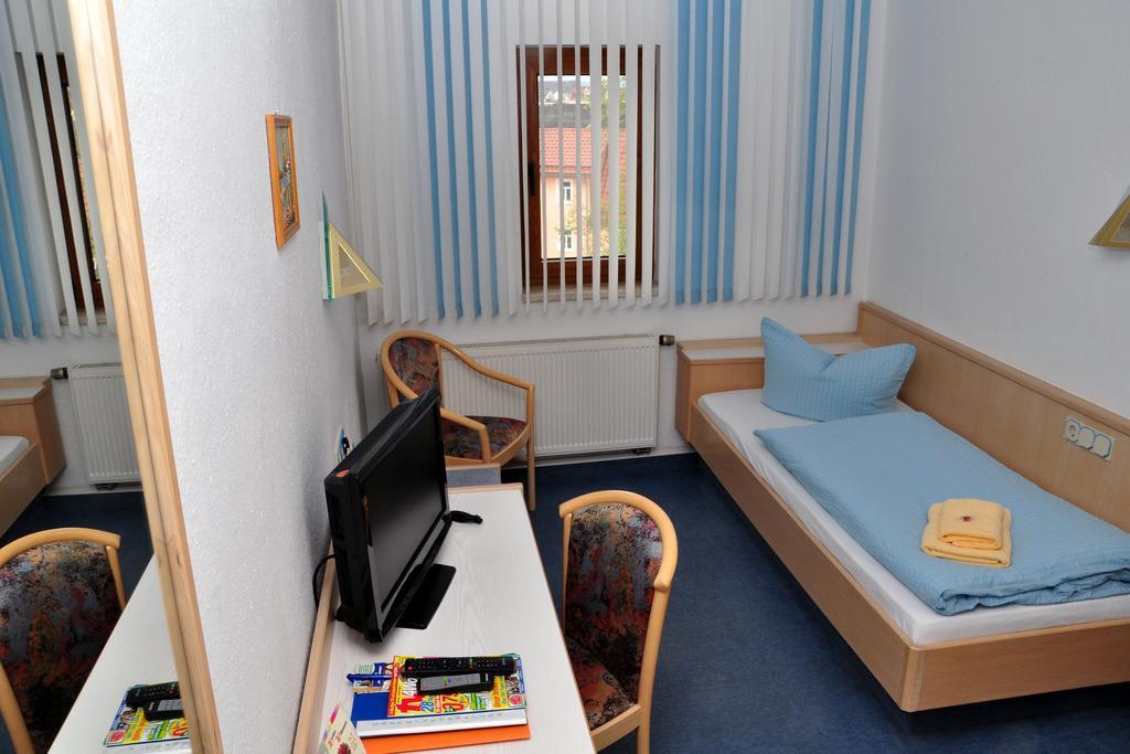 Hotel Am Hohen Schwarm Saalfeld Saale Экстерьер фото