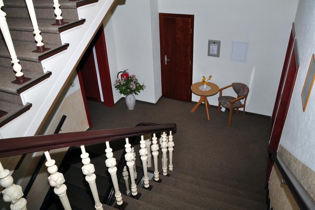 Hotel Am Hohen Schwarm Saalfeld Saale Экстерьер фото