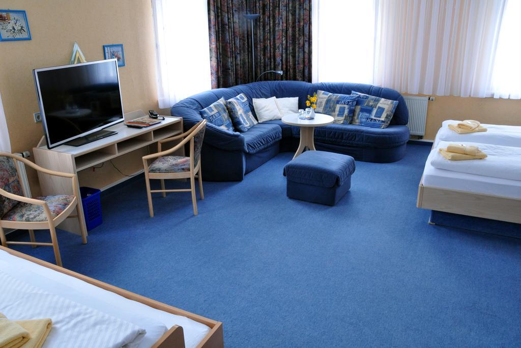 Hotel Am Hohen Schwarm Saalfeld Saale Экстерьер фото