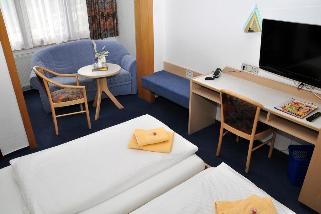 Hotel Am Hohen Schwarm Saalfeld Saale Экстерьер фото