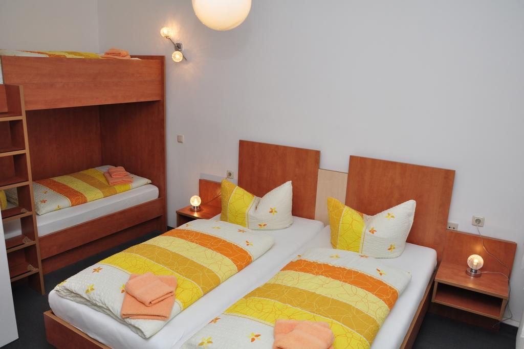 Hotel Am Hohen Schwarm Saalfeld Saale Экстерьер фото