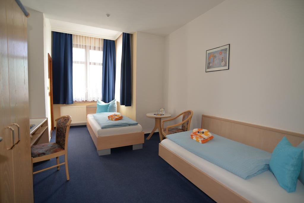 Hotel Am Hohen Schwarm Saalfeld Saale Экстерьер фото