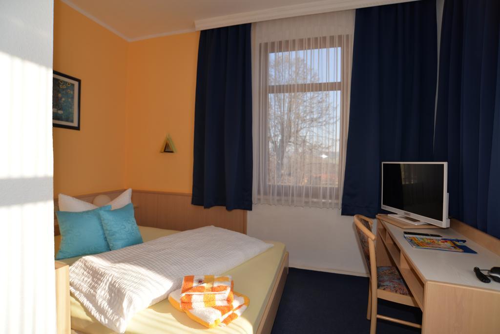 Hotel Am Hohen Schwarm Saalfeld Saale Экстерьер фото